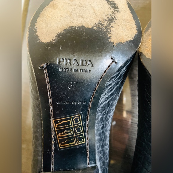 Prada Women’s Black Pointy Heels Size 7. Mary Jane Leather Heels - Picture 11 of 14